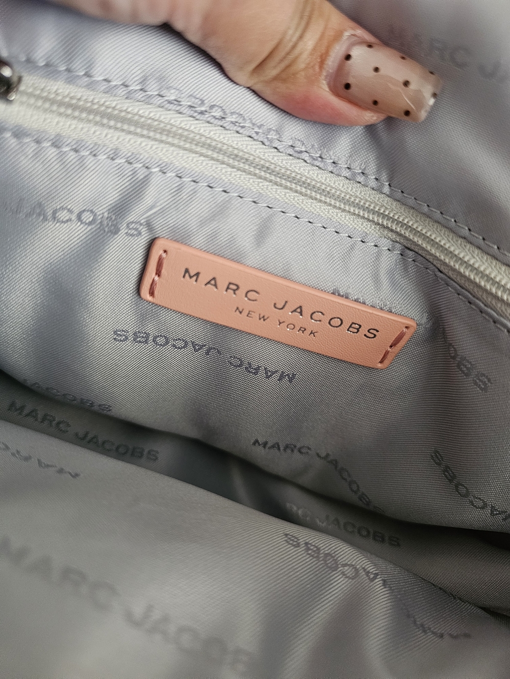 Marc Jacobs Diamond Quilt Utility Messenger Bag - Picture 6 of 6